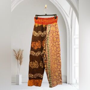 119 🌸 KANTHA pants. One size fits most. 13-18”waist  20”Rise  23” Inseam